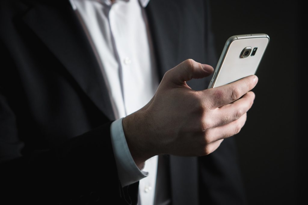 Trabalhador acusado de falar mal da empresa pelo whatsapp